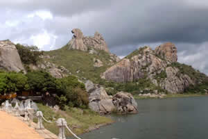 Foto da Pedra da Galinha Choca em Quixadá.