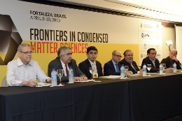 Imagem: Silvio Roberto, Gil Aquino, Antonio Gomes, Reitor Jesualdo Farias, Renê Barreira, Gaudêncio Lucena e José Soares de Andrade Jr. na abertura do evento