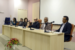 Imagem: Margarida Pimentel, coordenadora do curso de Pedagogia-Noturno; Arimateia Bezerra, Vice-diretor da Faced; Isabel Ciasca, Diretora da Faced; Reitor Jesualdo Farias; Deputado federal Chico Lopes; e professor Ari de Andrade