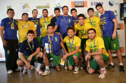 Imagem: Equipe de vôlei masculino da UFC