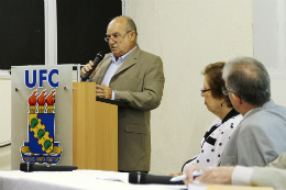 Imagem: O Diretor da Faculdade de Medicina da UFC, Prof. Luciano Moreira, também discursou