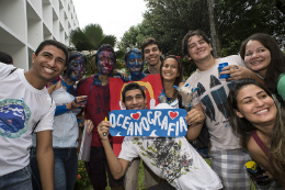 Imagem: Veteranos do curso de Oceanografia da UFC recebem os calouros