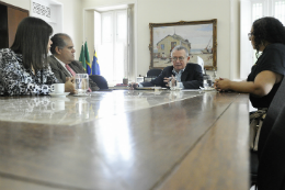 Imagem: A nova Comissão de Admissibilidade reuniu-se com o Reitor pouco antes do encontro com diretores (Foto: David Motta)