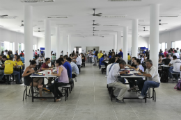 Imagem: Para efetuar a troca, usuários devem apresentar documento com foto no guichê do restaurante (Foto: Guilherme Braga)