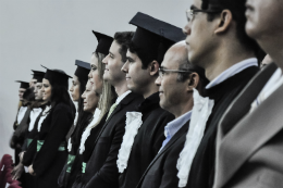 Imagem: Setenta e cinco médicos colaram grau pela 106ª turma da Faculdade de Medicina da UFC (Foto: Ribamar Neto)