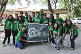 Imagem: Membros dos programas de educação tutorial (PET) do Centro de Tecnologia que promoveram o Curso Pré-Engenharia em 2015 (Foto: Ribamar Neto)