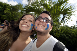 Imagem: Aprovados no Sisu 2015 quando se matricularam no Campus do Pici sorriem para câmera