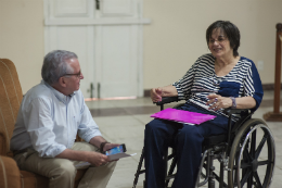 Imagem: Reitor Henry Campos conversa com Maria da Penha