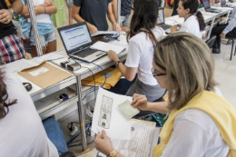 Imagem: Os alunos com pedido deferido deverão efetuar matrícula em disciplinas entre os dias 21 e 23 de janeiro de 2019, nas coordenações de curso ou via SIGAA (Foto: Viktor Braga/UFC)