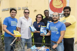 Imagem: Participaram do ato o pró-reitor de Pesquisa e Pós-Graduação, Prof. Antonio Gomes; o diretor do Instituto de Educação Física e Esportes (Iefes), Prof. Antonio Barroso Lima; o coordenador adjunto de Comunicação Social e Marketing Institucional, Prof. Chico Neto; e o organizador técnico da Corrida dos Encontros, Prof. Eduardo Mota (Foto: Jr. Panela/UFC)