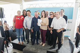 Imagem: A solenidade ocorreu no local onde está sendo construída a Academia do Professor, no Centro de Fortaleza (Foto: Ribamar Neto/UFC)