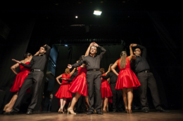 Imagem: Com o tema "Resiliência", a mostra terá apresentações de grupos de dança de salão, flauta, violão e canto do programa CulturArte (Foto: Viktor Braga/UFC)