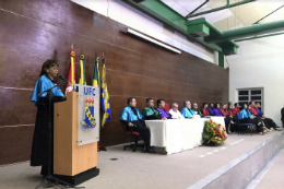 Imagem: A professora Francisca Denise Silva do Nascimento, coordenadora do Curso de Psicologia, discursou em nome do corpo docente