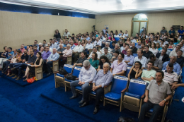 Imagem: Gestores públicos, engenheiros, professores e alunos da área da Engenharia lotaram o auditório da Reitoria para o evento (Foto: Ribamar Neto/UFC)