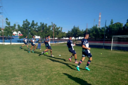 Imagem: Foto de jogadores de futebol treinando em campo