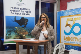 Imagem: A diretora do LABOMAR, Profª Ozilea Menezes, destacou a vitória da UFC na seleção do edital do FUNBIO/GEF Mar (Foto: Ribamar Neto/UFC)