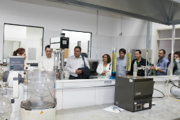 Imagem: Durante a visita, houve a reunião inicial para formação de um conselho da cadeia produtiva de pavimentação do Ceará (Foto: Cid Barbosa)