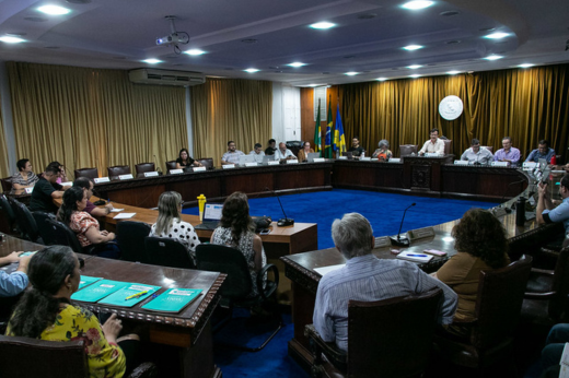 Imagem: Foto do plenário da Sala dos Conselhos Superiores da UFC durante a reunião do Comitê de Governança da UFC