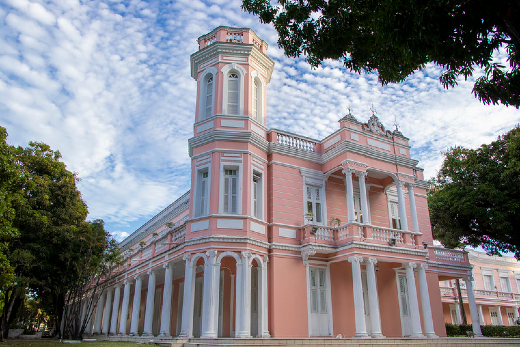 Imagem: foto da fachada da reitoria