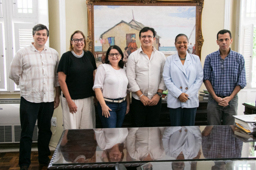 Imagem: Foto posada do reitor Custódio Almeida, da secretária Sandra Monteiro e dirigentes da UFC