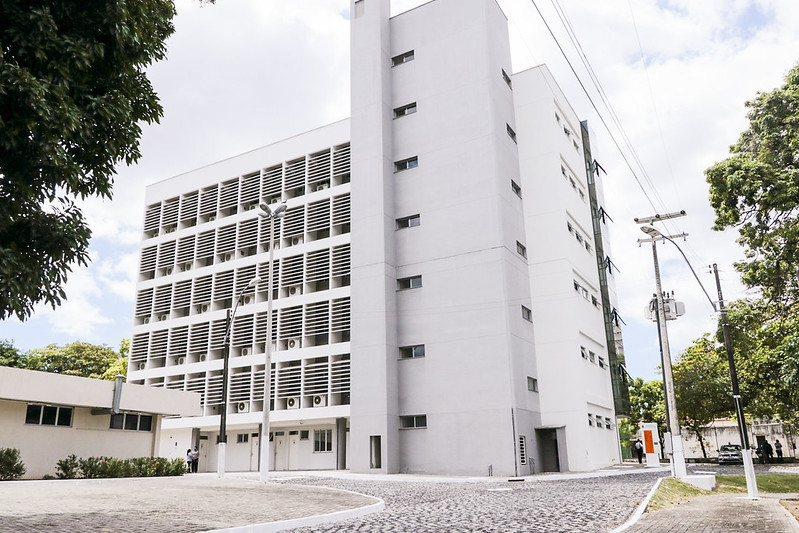 Imagem: Vista externa do prédio do Condomínio do Empreendedorismo e Inovação (CEI), no Campus do Pici. (Foto: Viktor Braga/ UFC Informa)