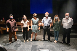 Imagem: Visita foi iniciada por uma apresentação do Teatro Universitário, equipamento cultural no qual está instalada a SECULT-ARTE (Foto: Ribamar Neto/UFC)