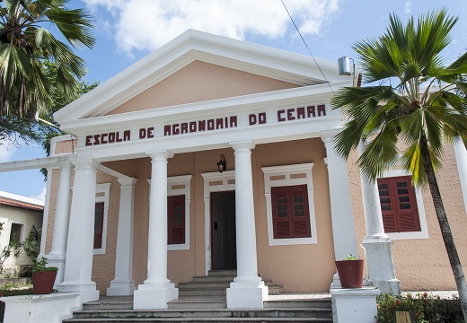 Imagem: Foto do Centro de Ciências Agrárias, que completou 100 anos em 2018 e foi agraciado com o Prêmio Ambientalista Joaquim Feitosa pela sua atuação na preservação e defesa do bioma caatinga. (Foto: Viktor Braga)