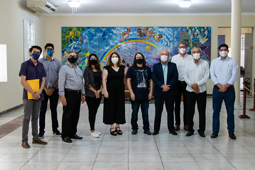 Imagem: Lideranças das primeiras spin-offs incubadas pelo PARTEC receberam as chaves de seus espaços na Universidade em solenidade na Reitoria. (Foto: Viktor Braga/ UFC INFORMA)