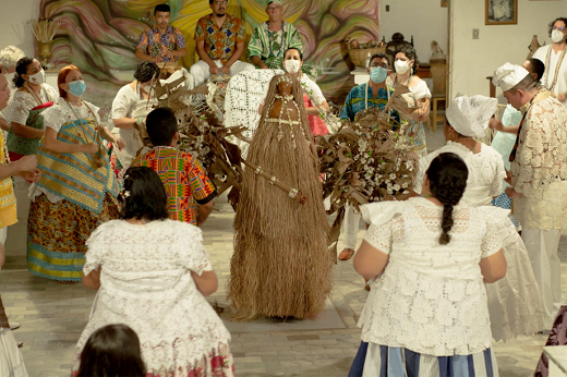 Imagem: O Olubajé, banquete do rei, festa dedicada ao orixá Omulu, integra as manifestações que podem ser enquadradas como patrimônio imaterial do terreiro (Foto: acervo do Ilè Igbá Asè Possun Aziri)