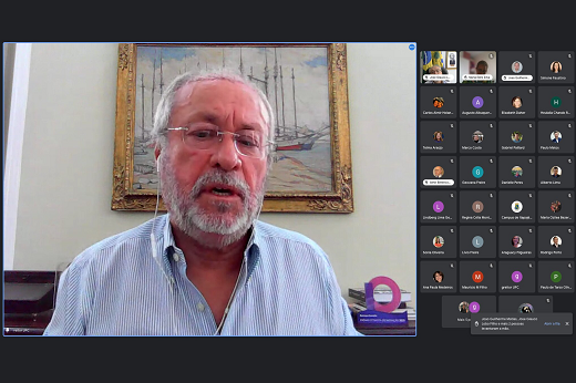 Print de tela de reunião virtual da administração com os diretores de unidades acadêmicas; em destaque, o reitor Cândido Albuquerque. (Foto: Viktor Braga/ UFC Informa)