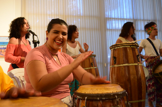 Imagem: Oficinas de percussão com o projeto Casa Caiada ocorrerão no ICA e no IEFES (Foto: Rômulo Santos - registro feito antes da pandemia de covid-19)