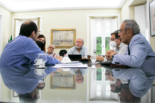 Imagem: reunião no gabinete do reitor da UFC