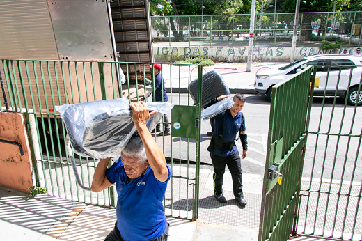 Imagem: A entrega dos móveis e equipamentos prossegue nos próximos dias nas demais residências universitárias (Foto: Viktor Braga/UFC)