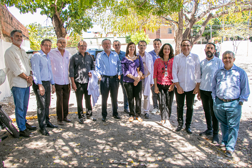 Imagem: O reitor da UFC, Prof. Cândido Albuquerque, o vice-reitor, Prof. Glauco Lobo, pró-reitores e gestores e docentes da FAMED participaram da inauguração do estacionamento (Foto: Ribamar Neto/UFC)