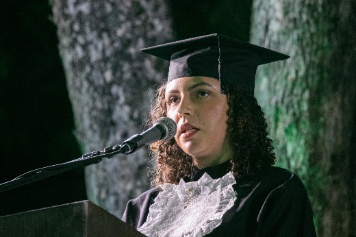 Imagem: Karine Fernandes, do curso de Agronomia, foi a oradora discente