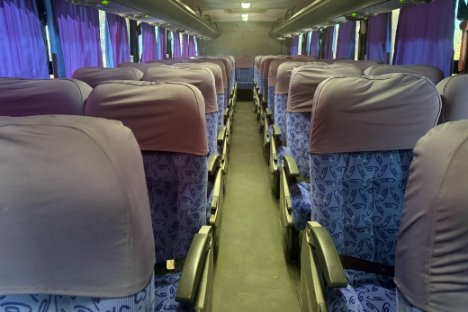 Imagem: Interior do novo ônibus intercampi em operação no Campus de Crateús (Foto: Jackson Serra)