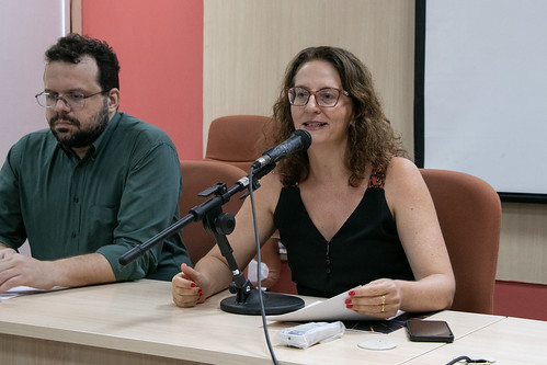 Imagem: A Profª Heulalia Rafante, diretora da FACED, foi a relatora do processo que modifica o nome do auditório Valnir Chagas para Paulo Freire (Foto: Viktor Braga/UFC)